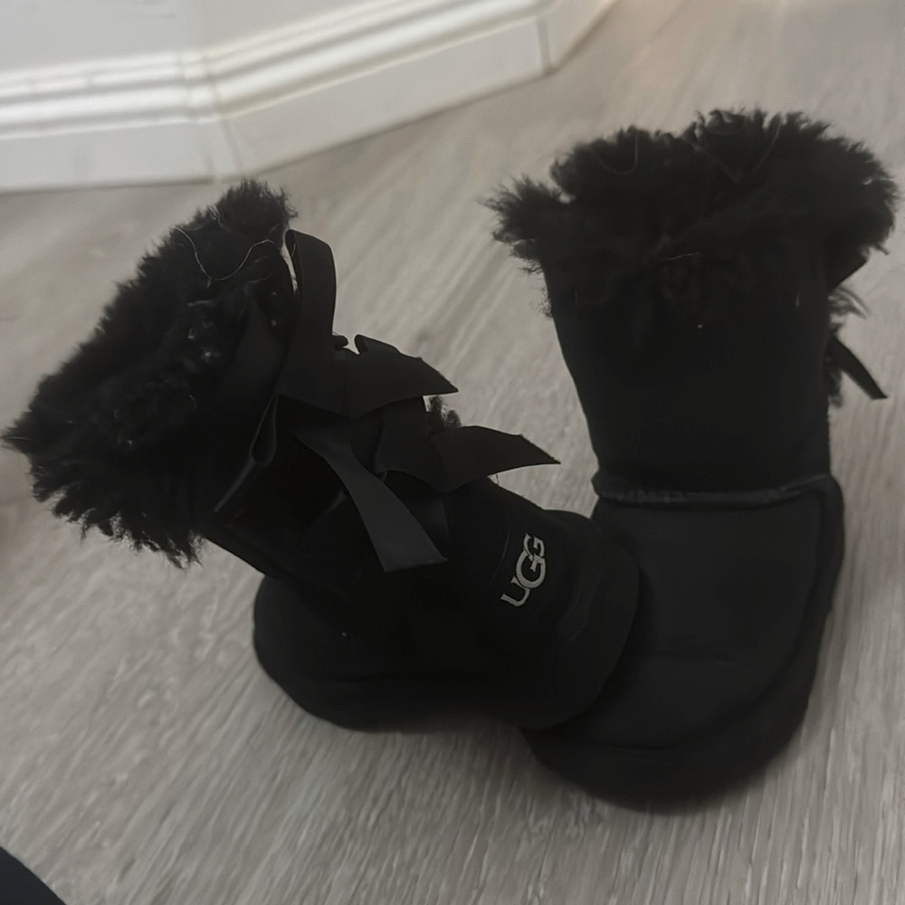 Toddler UGG boots with bow accents size 6
